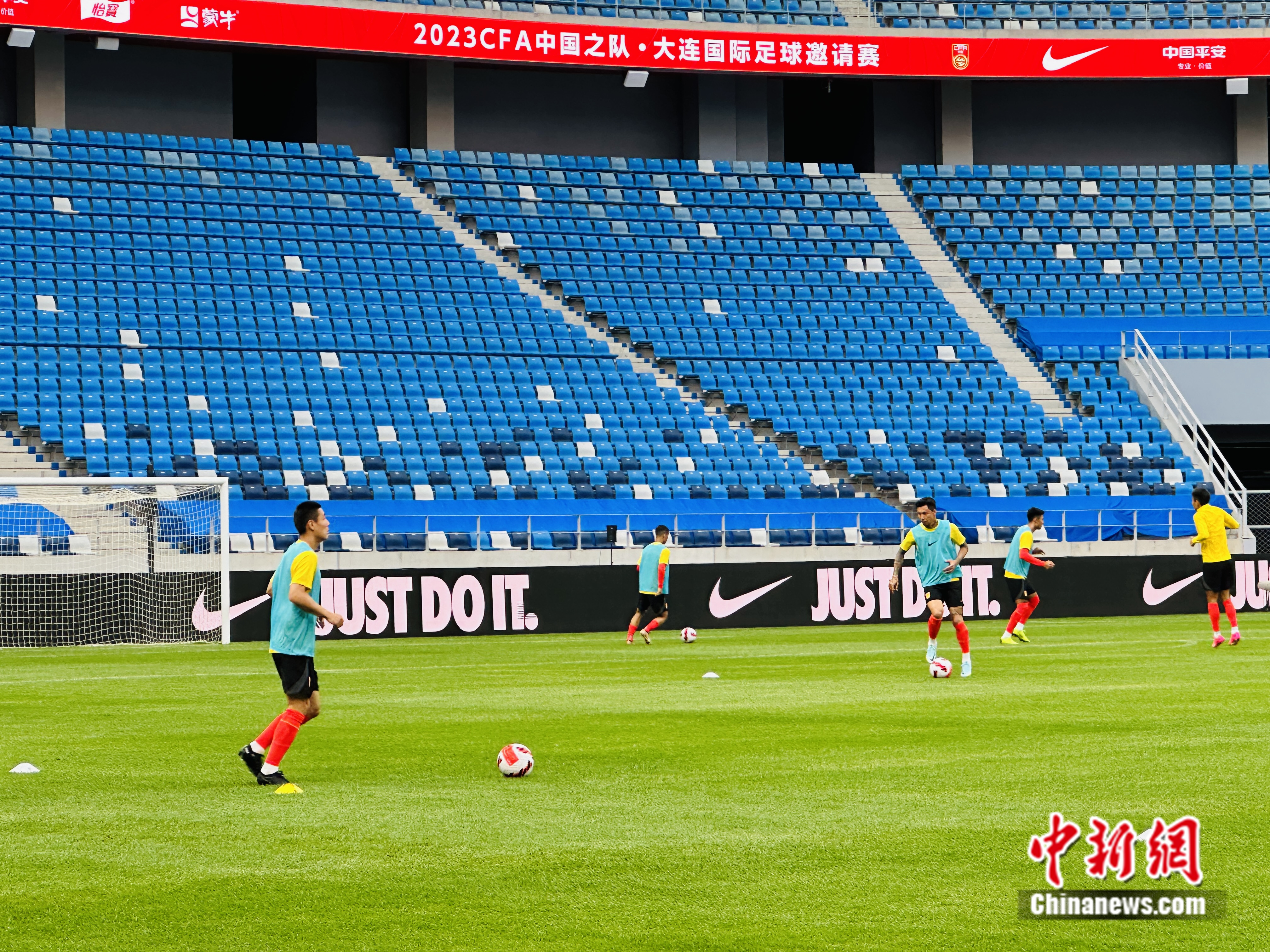 开云体育中国-南京苏宁队主场作战稳获胜，球迷欣喜不已的简单介绍