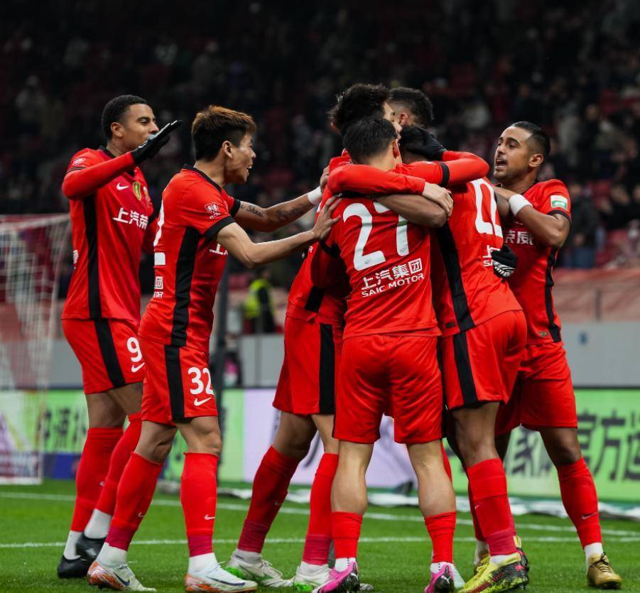 东亚足球赛事中的热门对决引发热议 东亚足球赛事中的热门对决引发热议