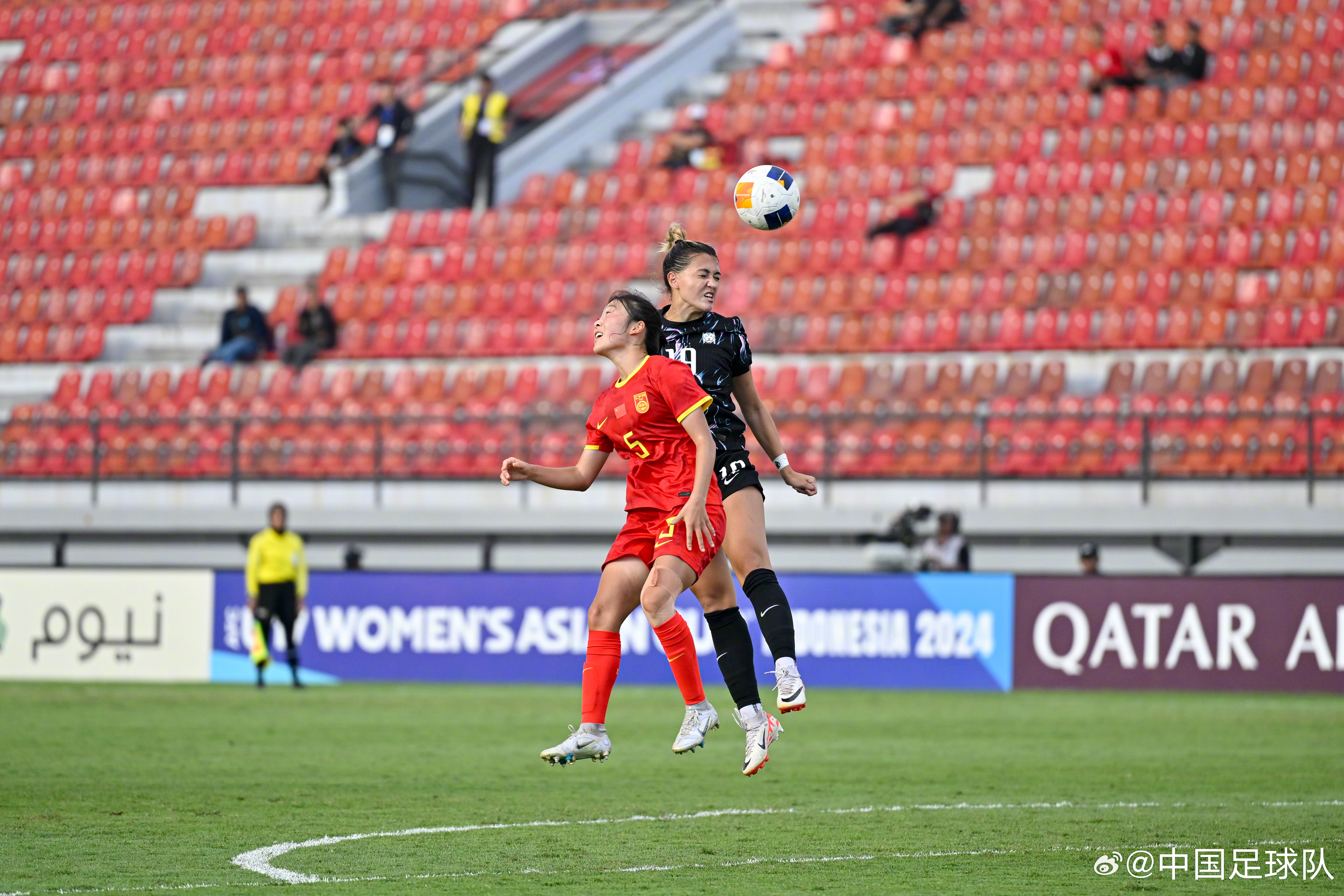 韩国女足队员在比赛中表现亮眼 韩国女足队员在比赛中表现亮眼