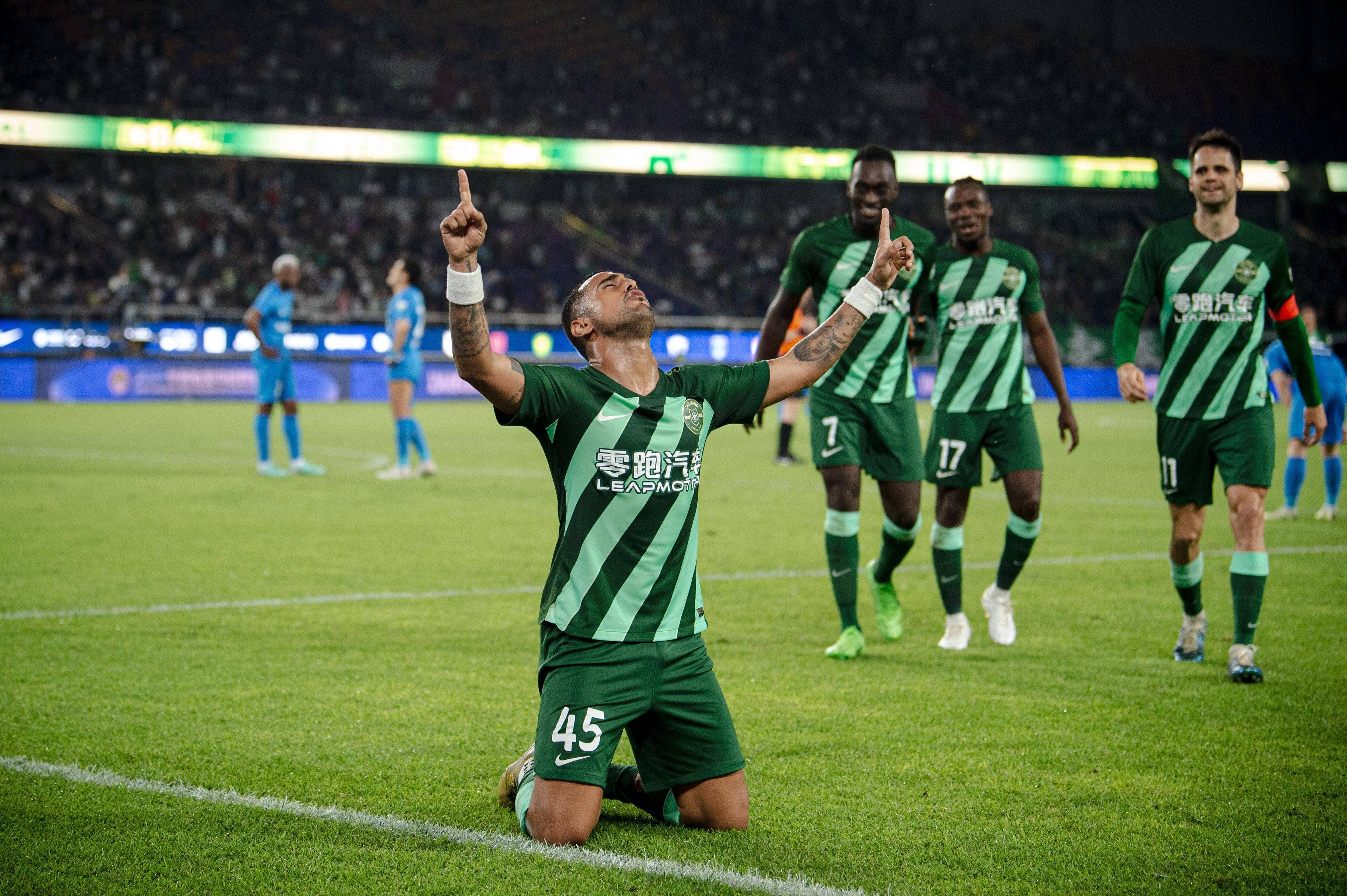 开云体育app-关于里昂足球队在比赛中表现出色赢得掌声的信息