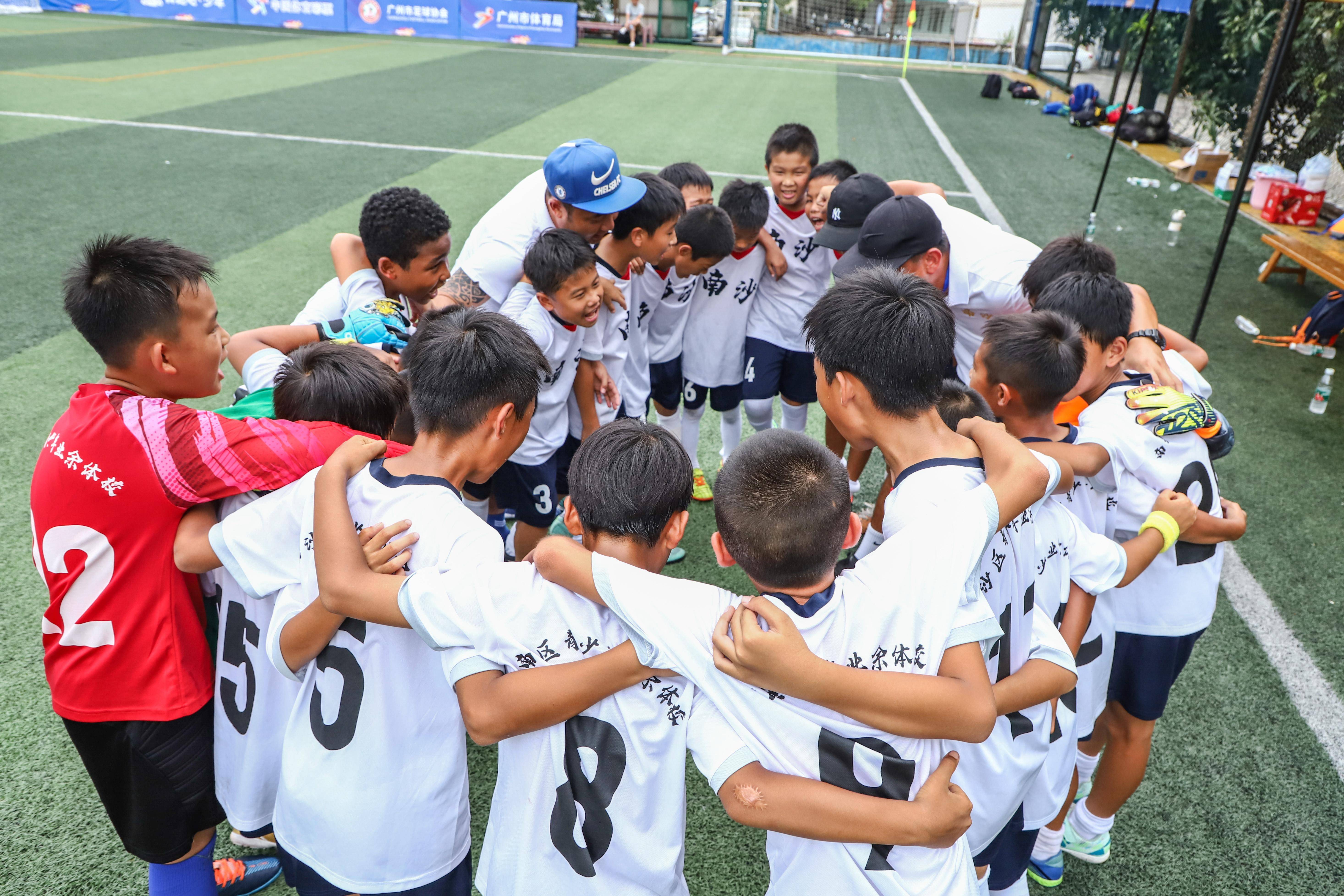 国际足球赛事中球队积极备战