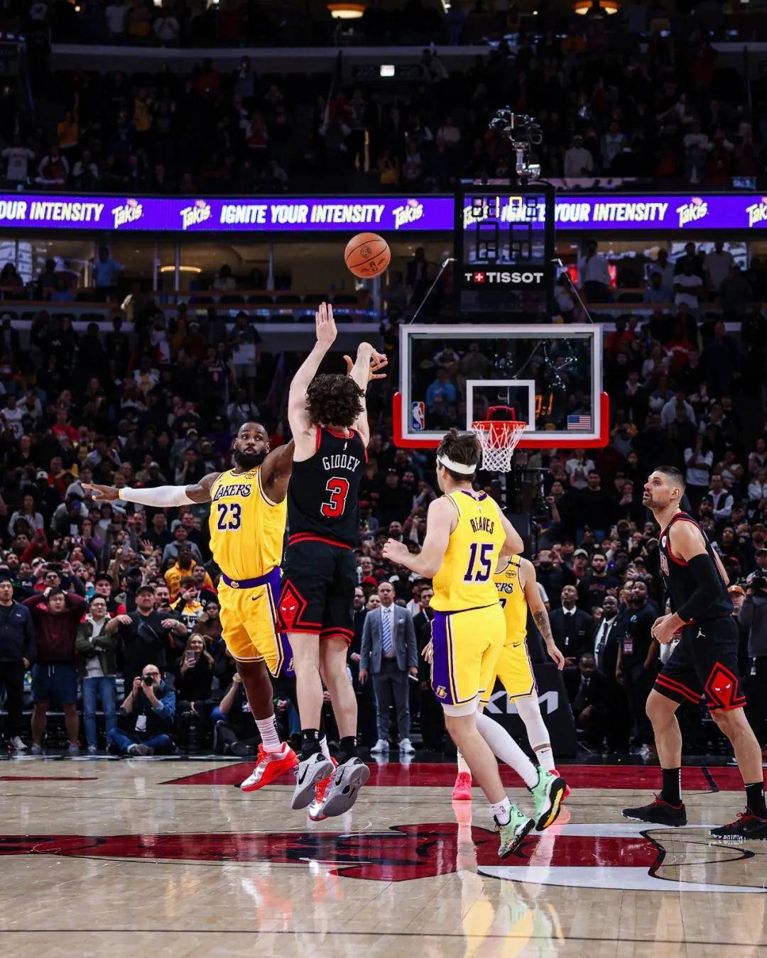 猛龙客场击败步行者,全队合力赢球 猛龙客场击败步行者,全队合力赢球