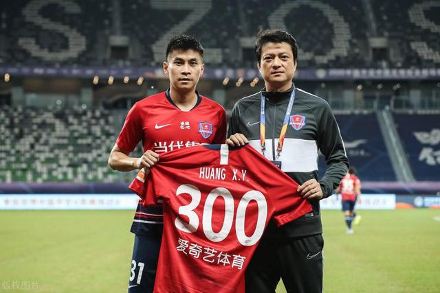 里昂主帅对球队表现感到满意,期待更好成绩的简单介绍 里昂主帅对球队表现感到满意,期待更好成绩的简单介绍