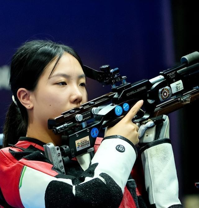 秘鲁代表队在射击比赛中克服困难，获得冠军