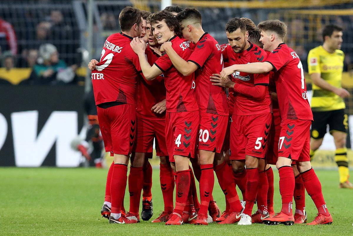 开云体育官网-科隆客场大胜弗赖堡，稳固在德甲中游