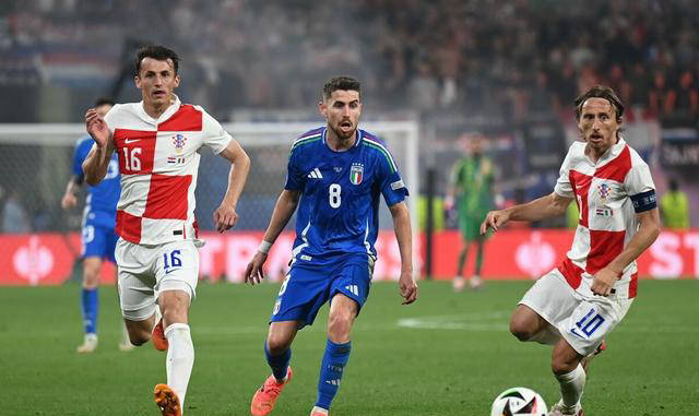 荷兰遭遇捷克，备战欧洲杯强淘汰赛