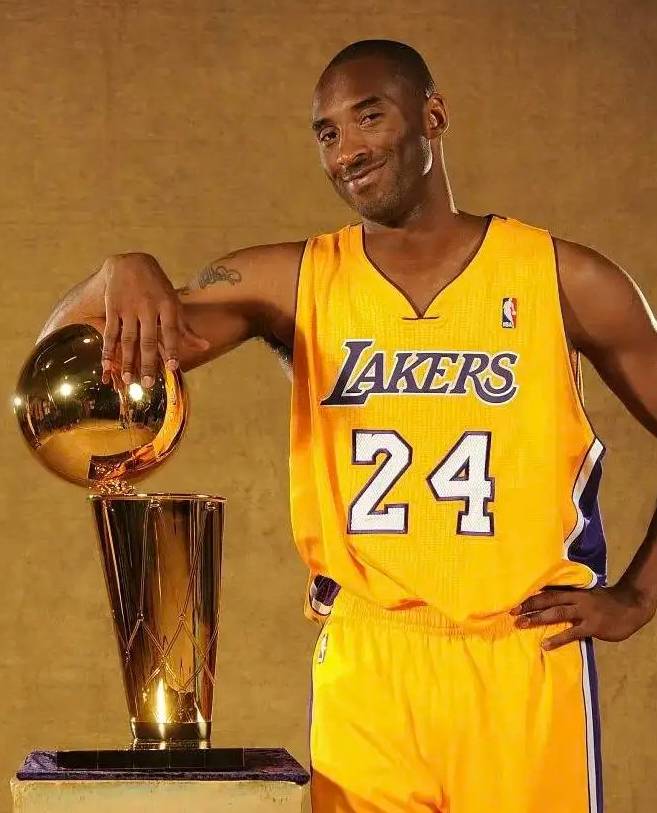 篮球巨星闪耀赛场,带队取得胜利夺冠 篮球巨星闪耀赛场,带队取得胜利夺冠