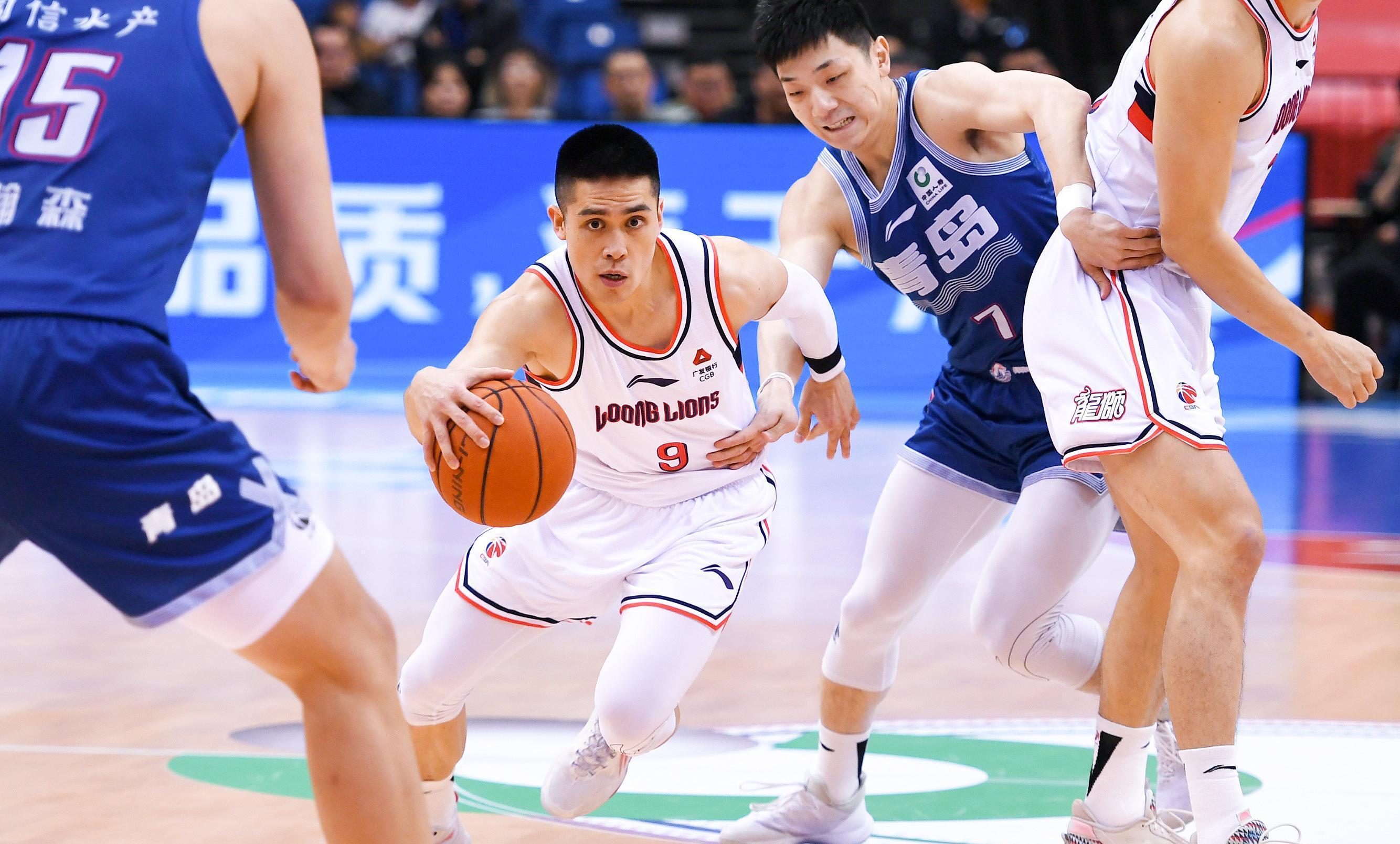 广州男篮迎风冲刺,夺得胜利 广州男篮迎风冲刺,夺得胜利