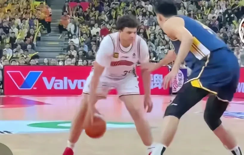 强队遭遇激烈比赛,逆转晋级 强队遭遇激烈比赛,逆转晋级