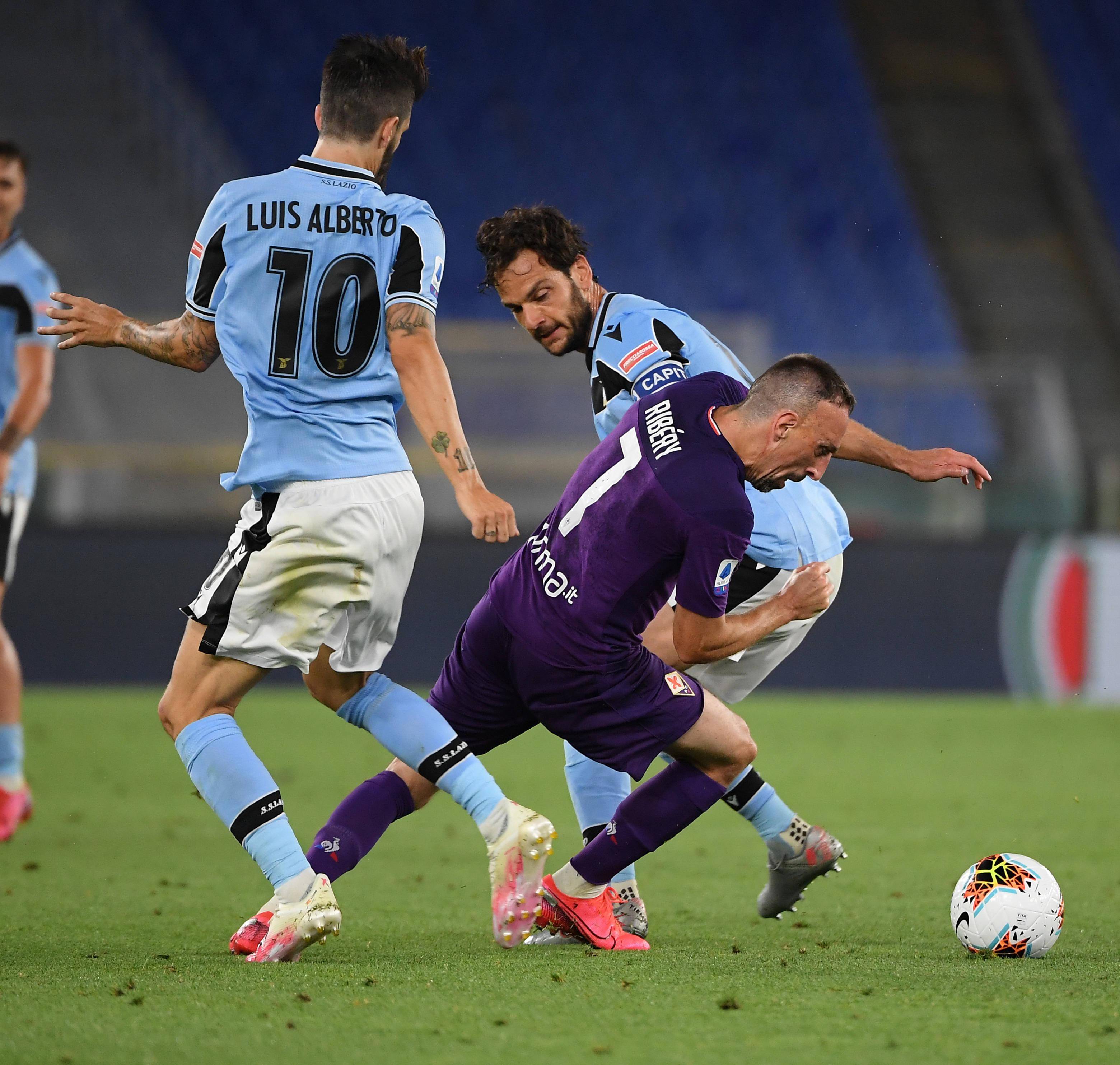 格拉纳达客场取胜，升至前四