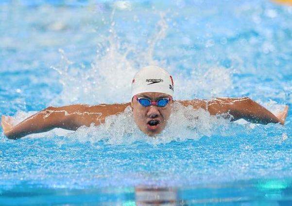 关于游泳选手夺得冠军赛场独领风骚的信息