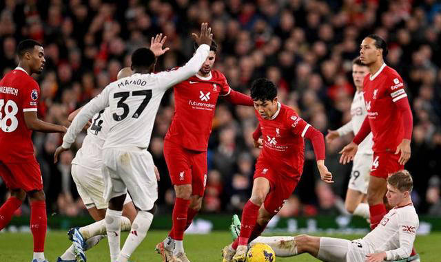 利物浦逆袭战平皇马,小组排名岌岌可危的简单介绍 利物浦逆袭战平皇马,小组排名岌岌可危的简单介绍