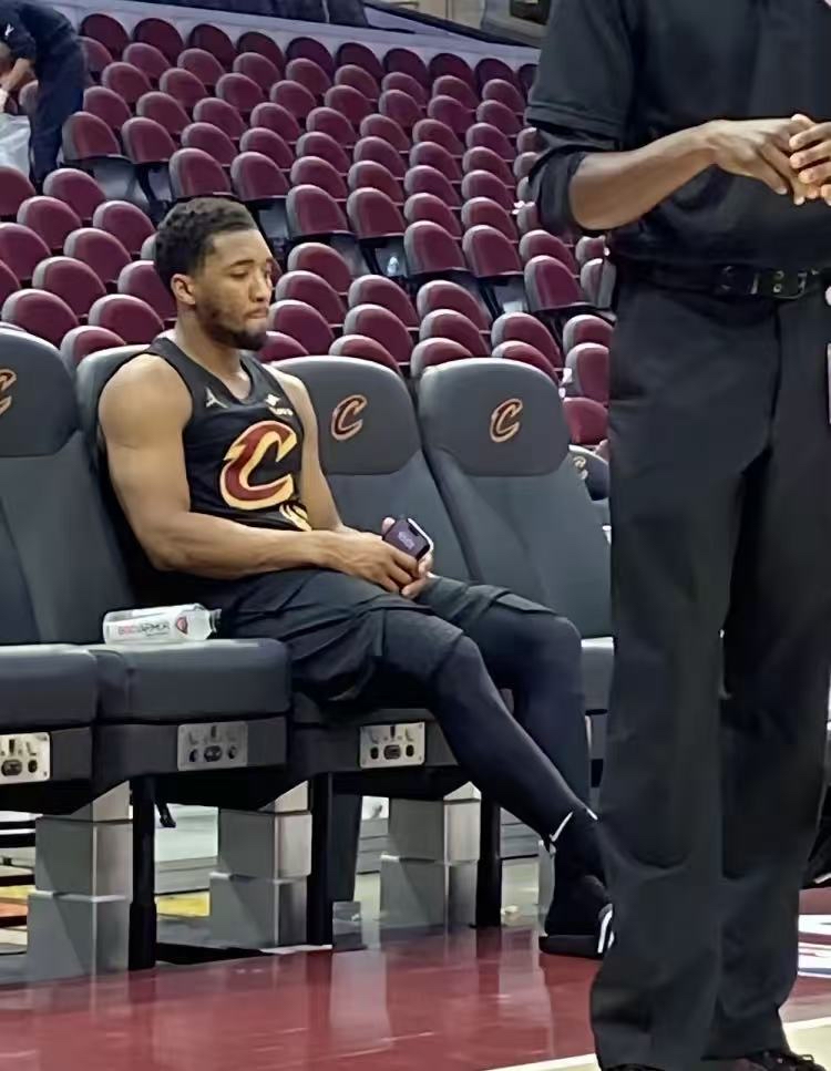 阿根廷男篮碾压雷霆，米切尔高光表现的简单介绍