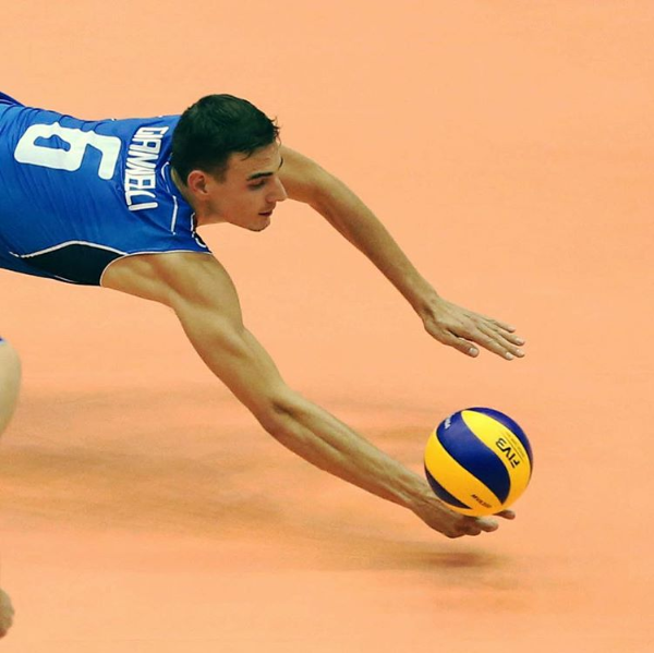 排球球员突破自我，表现堪称完美的简单介绍
