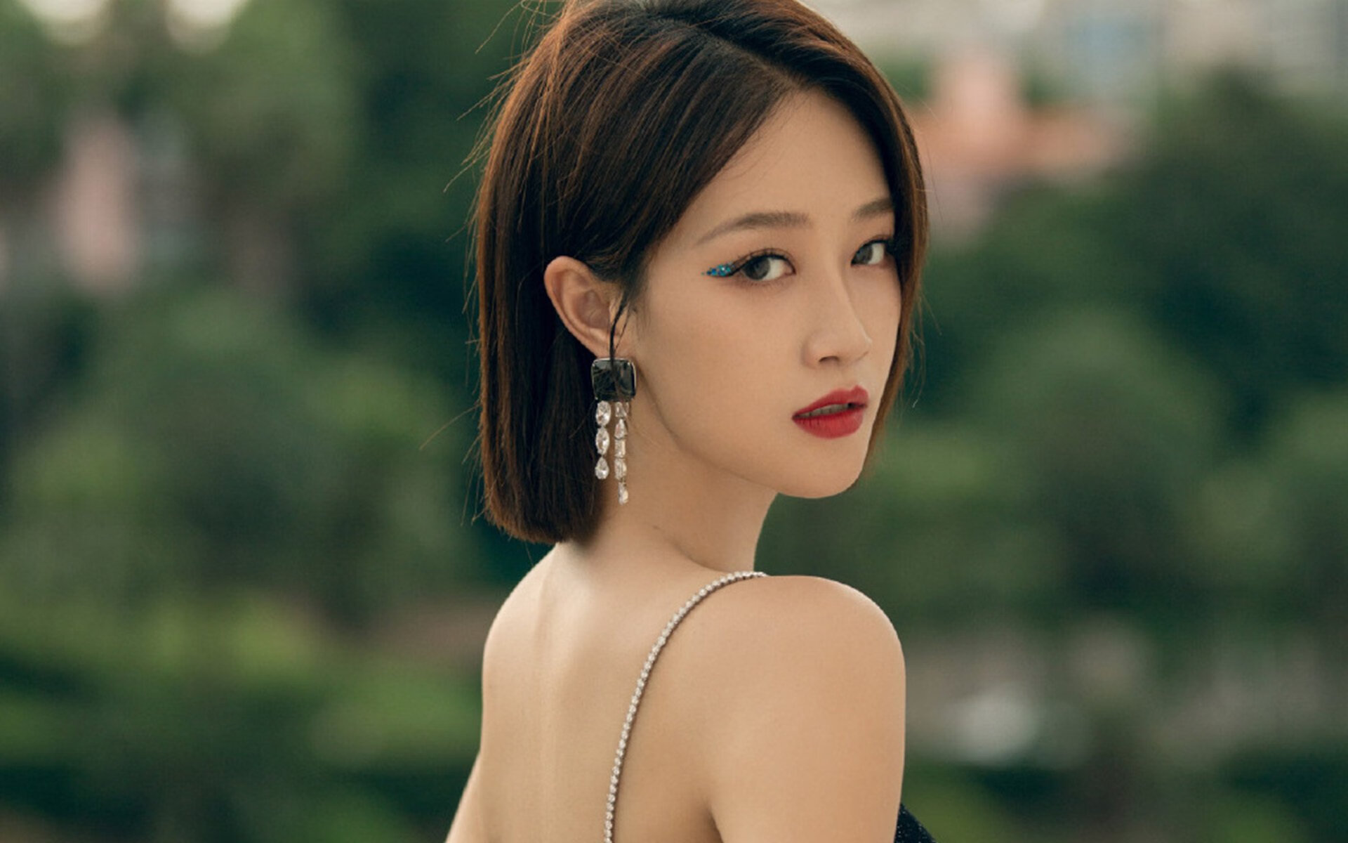 从救赎到压制，哈利伯顿引领开拓者战术风暴击溃爵士