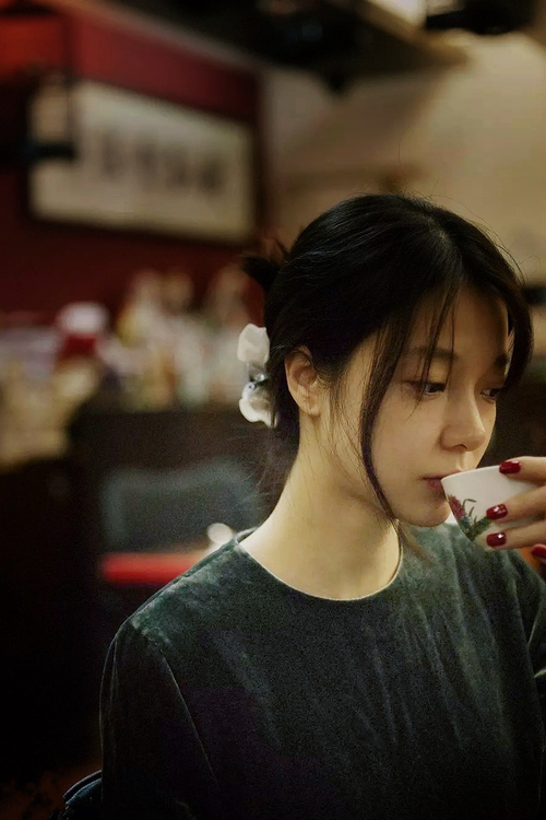 孤灯疾驰，德罗赞在F1街道赛之夜扛起全队的寂静轰鸣